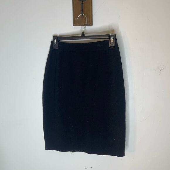 LORD & TAYLOR Black Knit 100% Merino Wool Pull On Skirt Size Medium - Picture 1 of 6